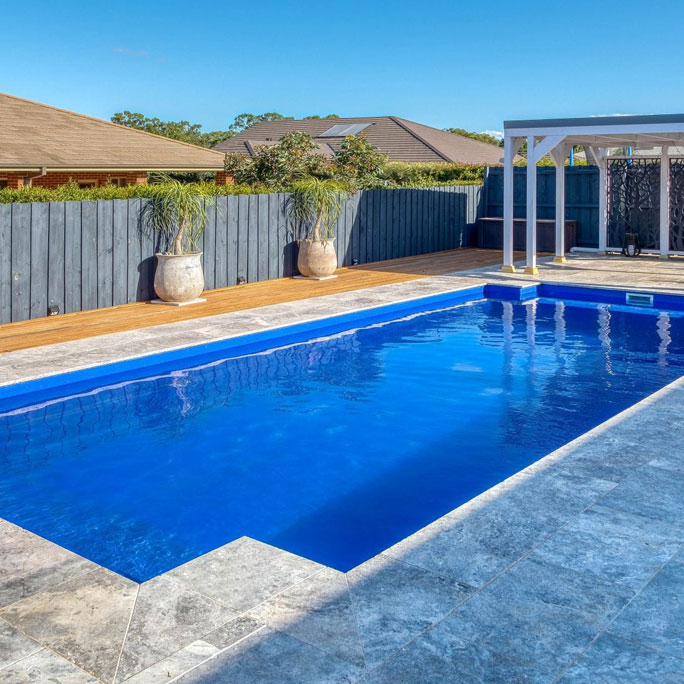 Classic pool in dark blue shimmer